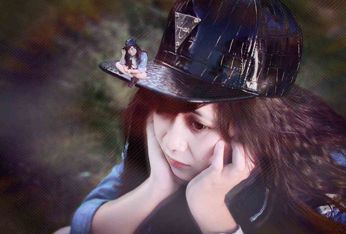 Adolescente pensativa